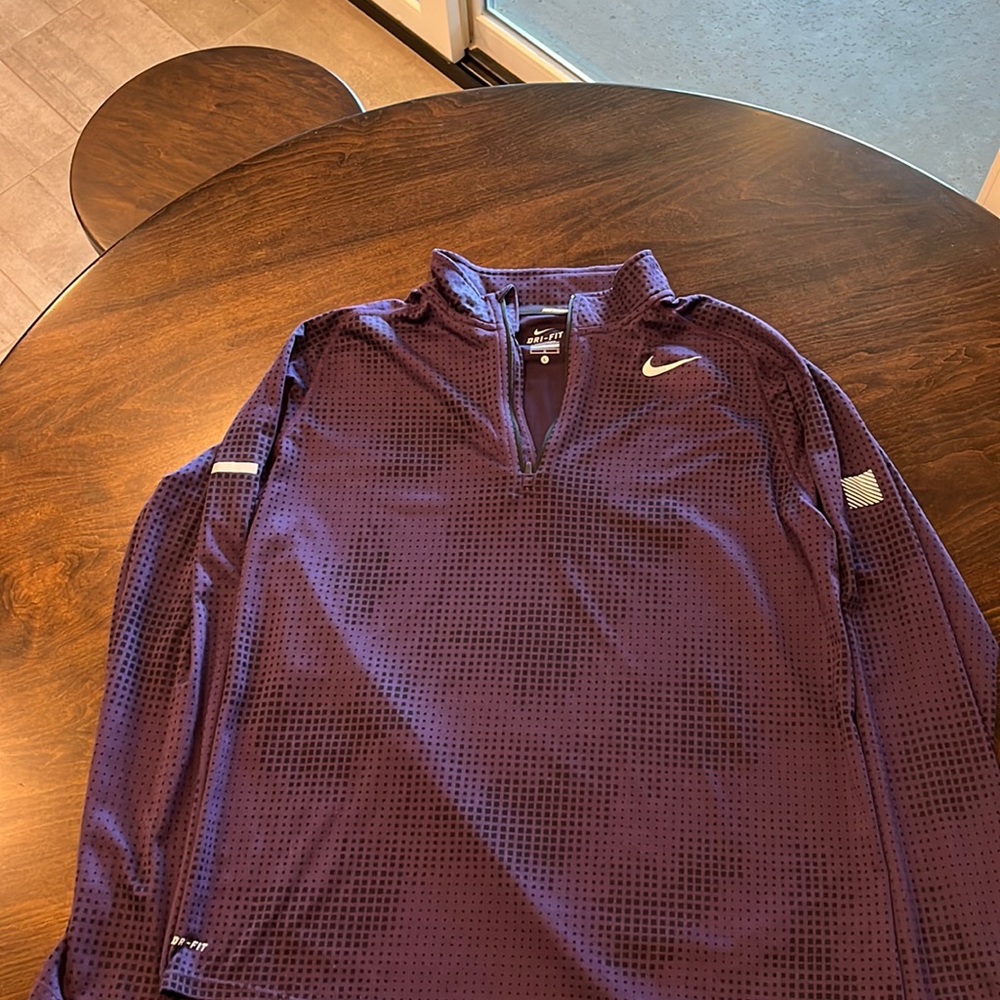 Women’s Nike Dri-fit Long Sleeve Pullover. Size Large